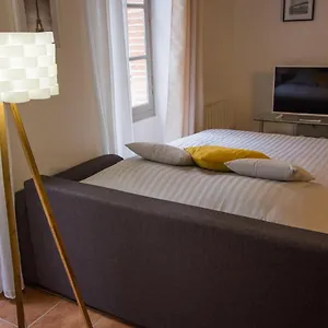 Appartement En Toute Intimité Dans Le Centre Historique
