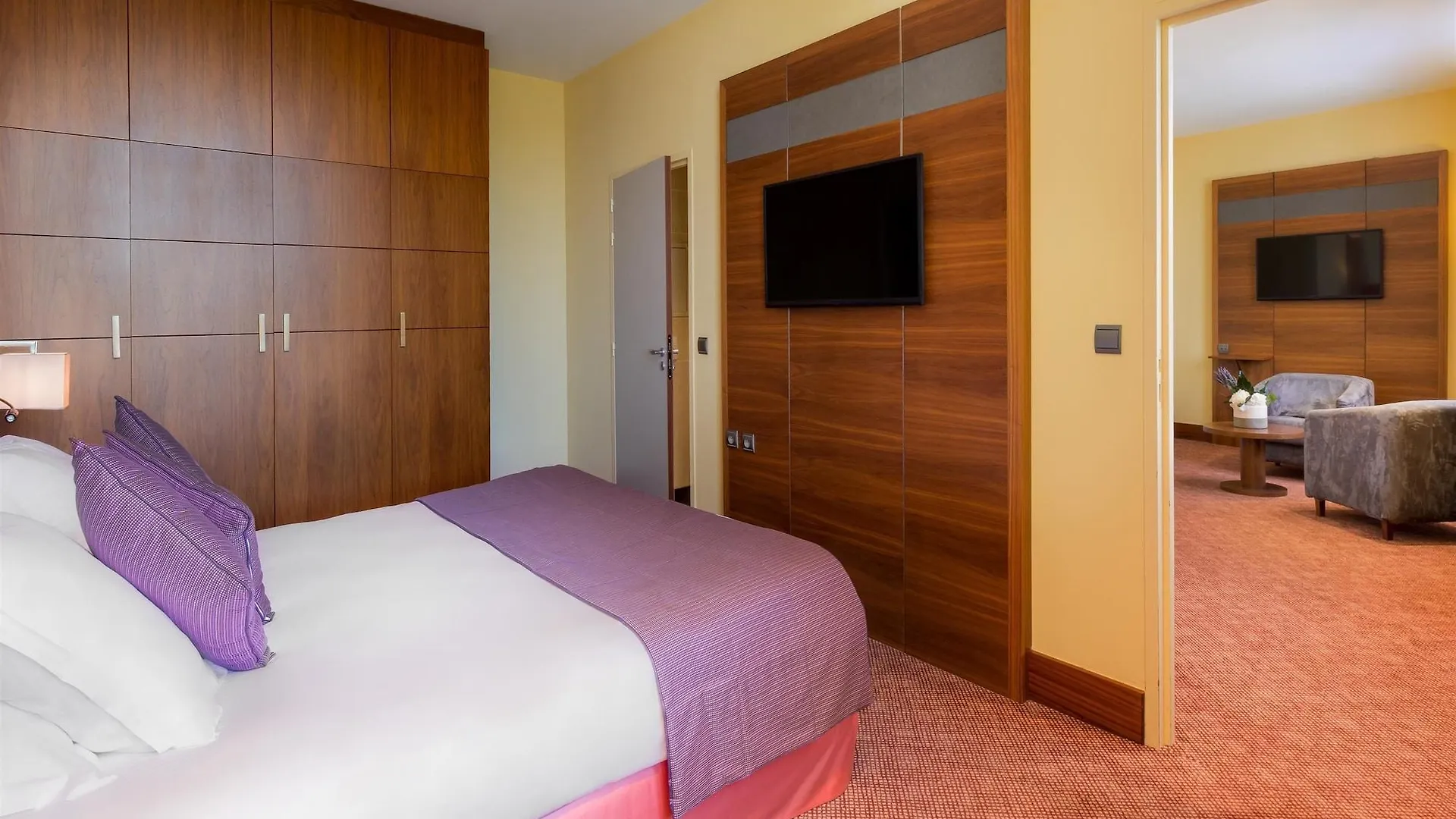 מונטובן Abbaye Des Capucins Spa & Resort מלון
